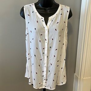 Eddie Bauer sz XL top with cute little feathers 🪶